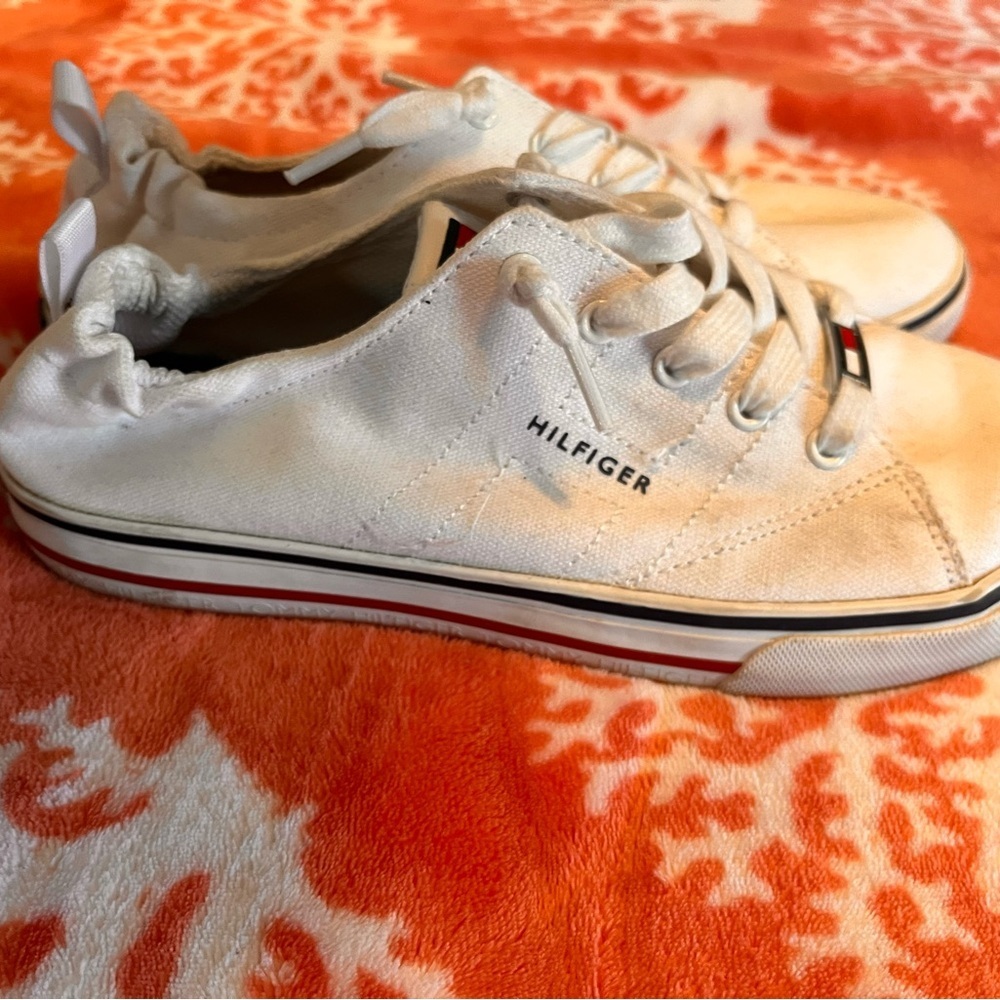 Tommy Hilfiger Women's Cream Lace-Up Sneakers - Picture 2 of 5